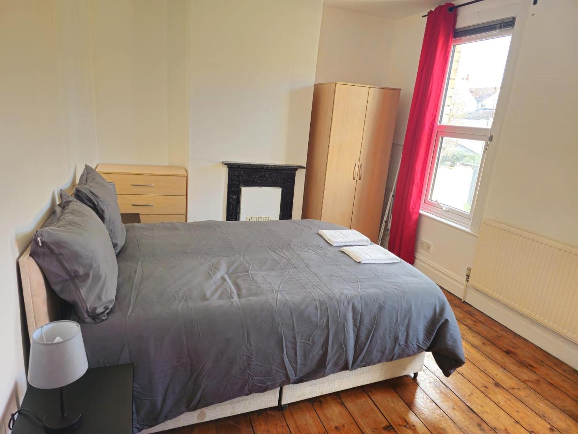 Delightful Room By Gloucester Road บริสตอล ภายนอก รูปภาพ