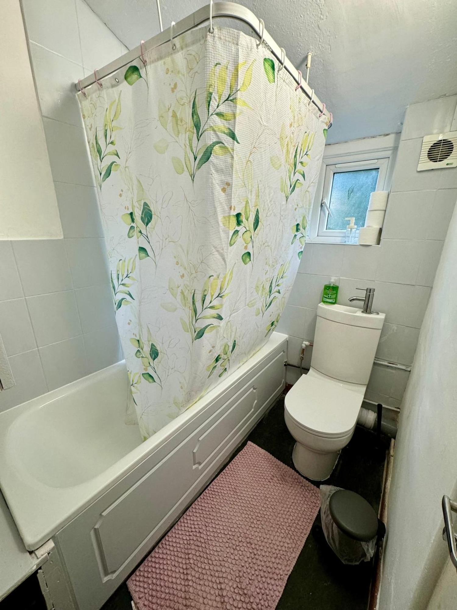 Delightful Room By Gloucester Road บริสตอล ภายนอก รูปภาพ