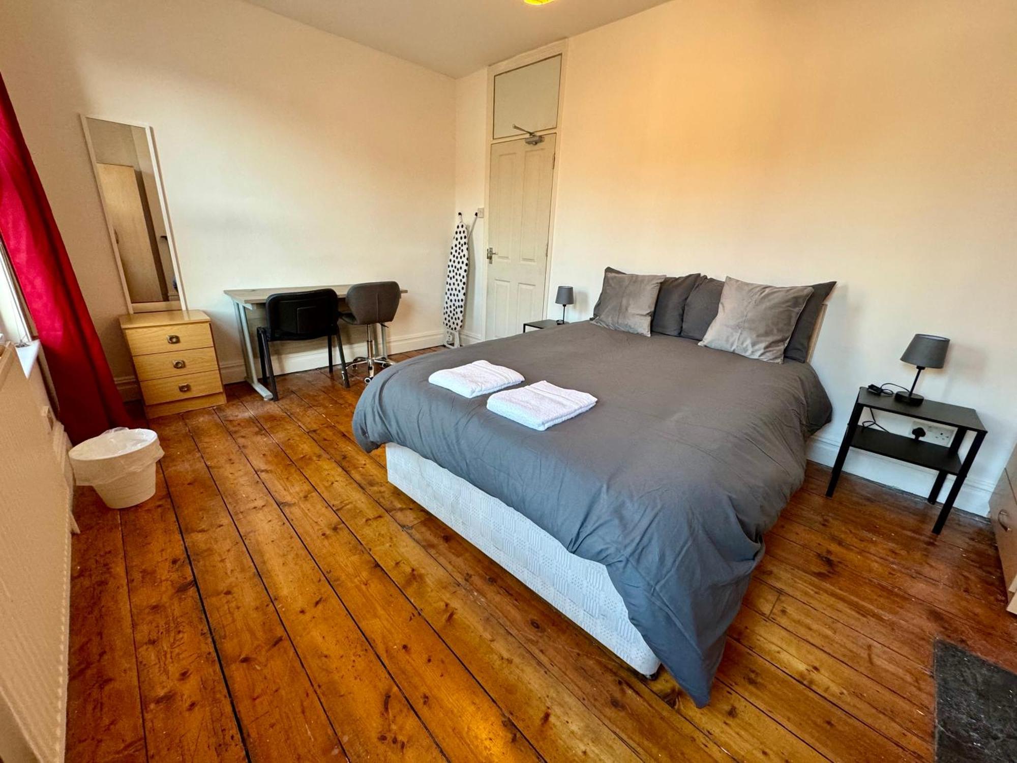 Delightful Room By Gloucester Road บริสตอล ภายนอก รูปภาพ